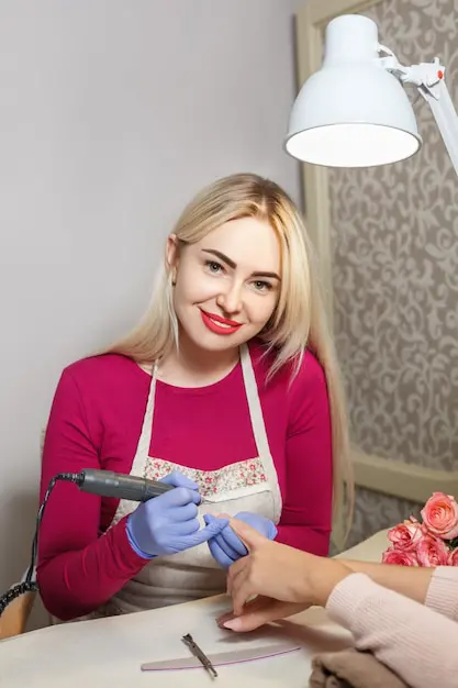 мастер ногтевого сервиса